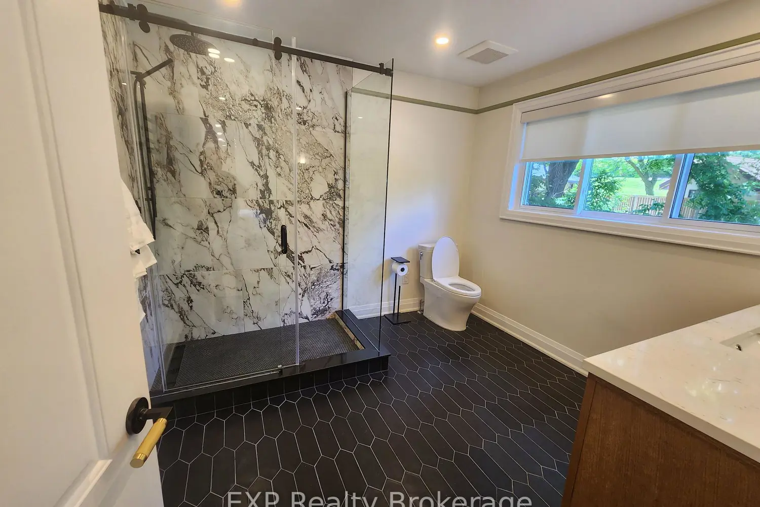 Additional image 17 of 2019 Dundas Street