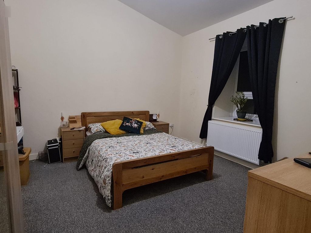 3 bed semi-detached house to rent2 Gilgal Chapel, Nelson Street, Pennar SA72