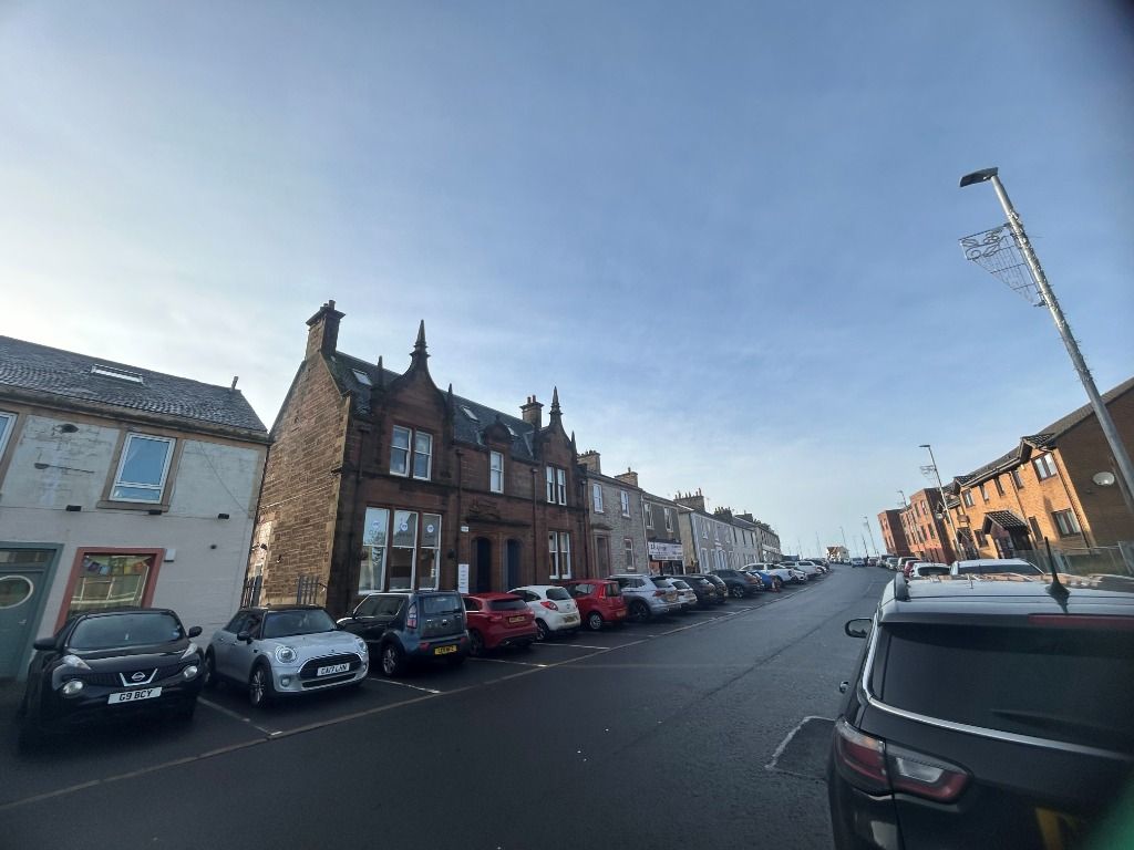 2 bed flat to rentTemplehill, Troon, South Ayrshire KA10