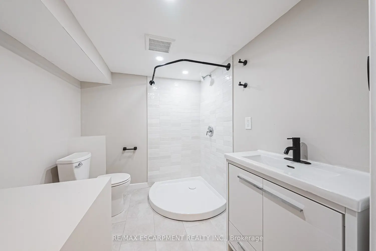 Additional image 16 of 3865 Victoria Avenue