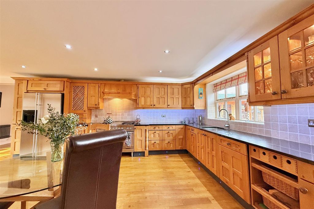 Additional image 8 of 5 bed detached house to rentHigh Street, Brant Broughton, Lincoln LN5