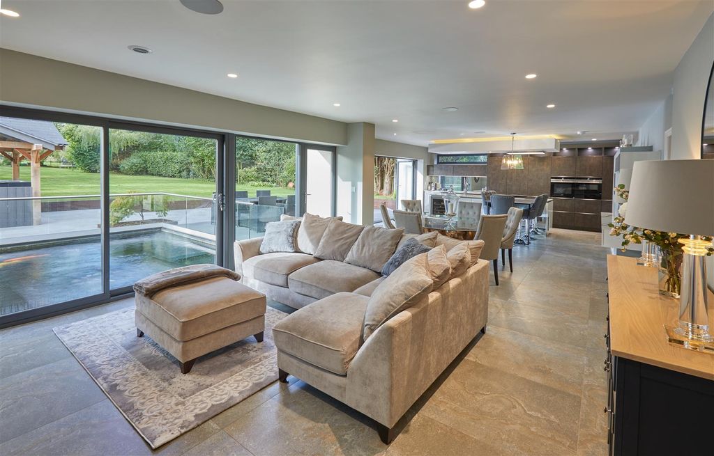 Additional image 8 of 5 bed detached house to rentWeeford Road, Sutton Coldfield B75