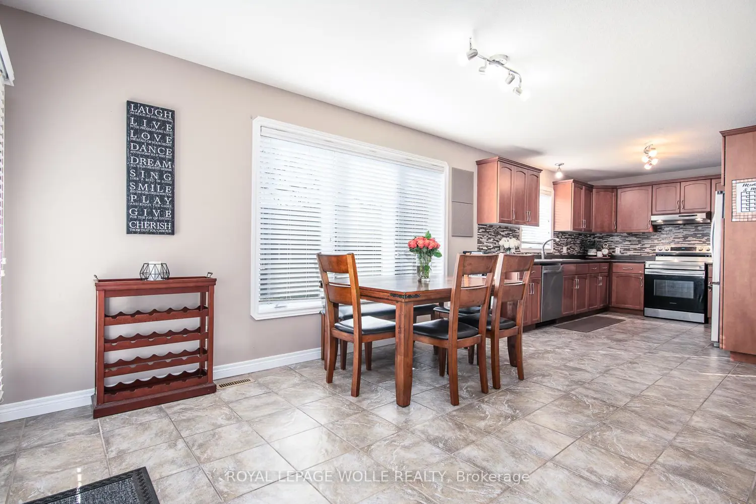 383 Parrott Place photo 4