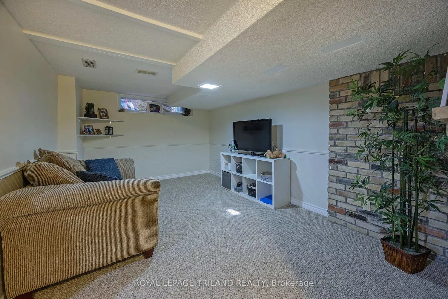 Additional image 12 of 590 Millbank Drive 2