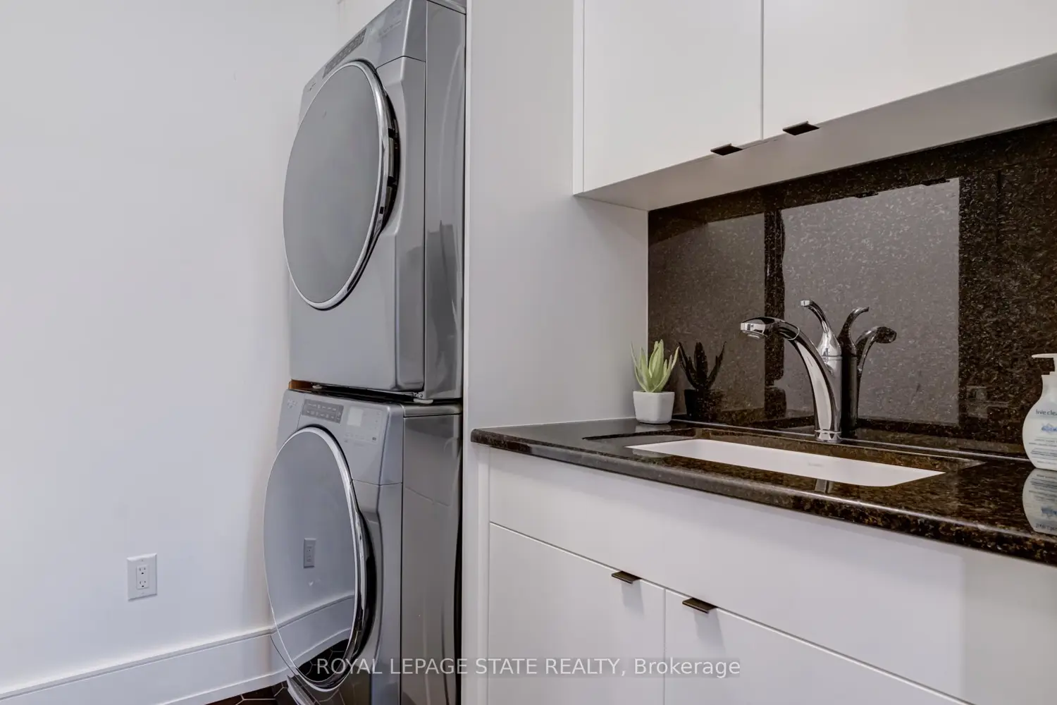 Additional image 12 of 2060 Lakeshore Road 308