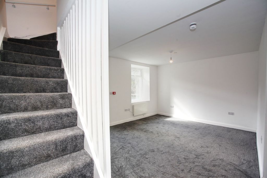 Studio to rentBute Street, Treherbert CF42 photo 2