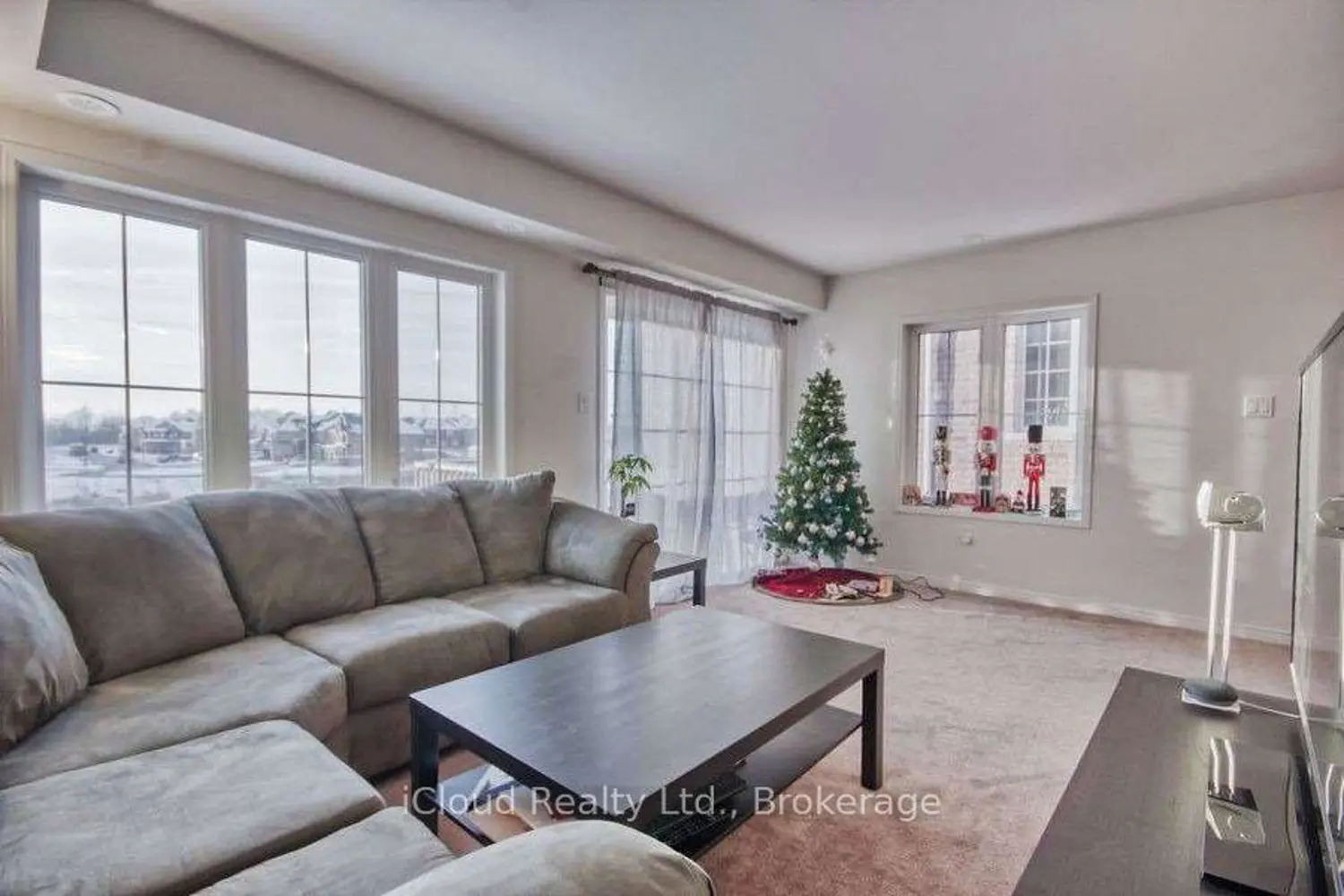 Additional image 9 of 2476 Bromus Path