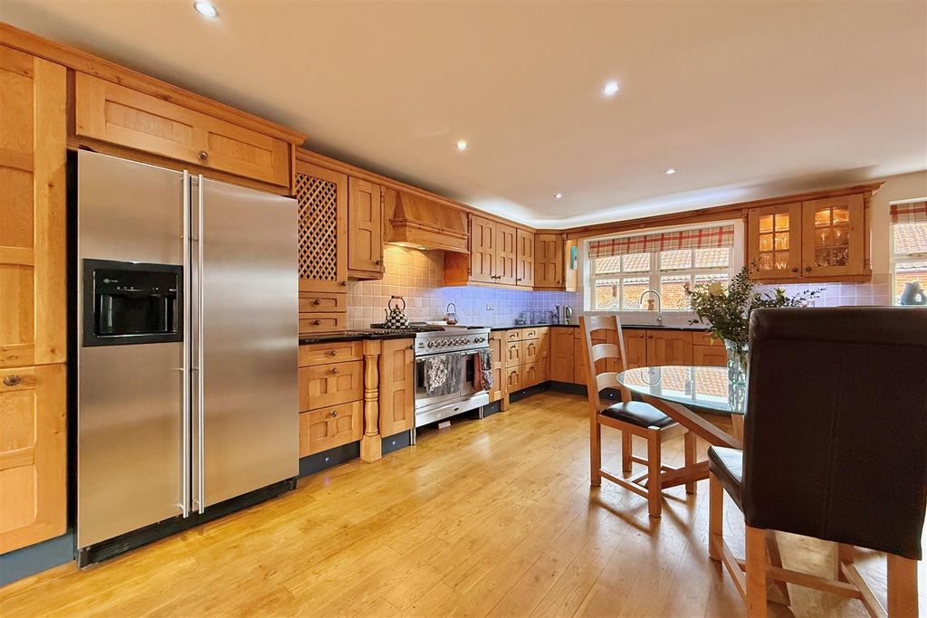 Additional image 9 of 5 bed detached house to rentHigh Street, Brant Broughton, Lincoln LN5