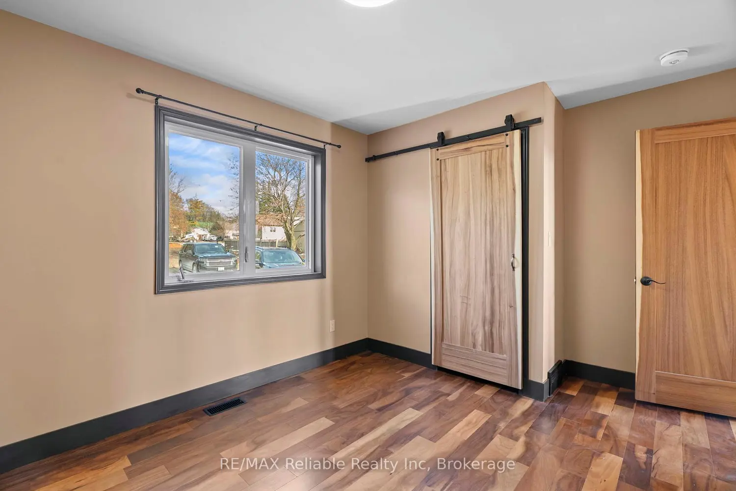 Additional image 11 of 43841 Cranbrook Road