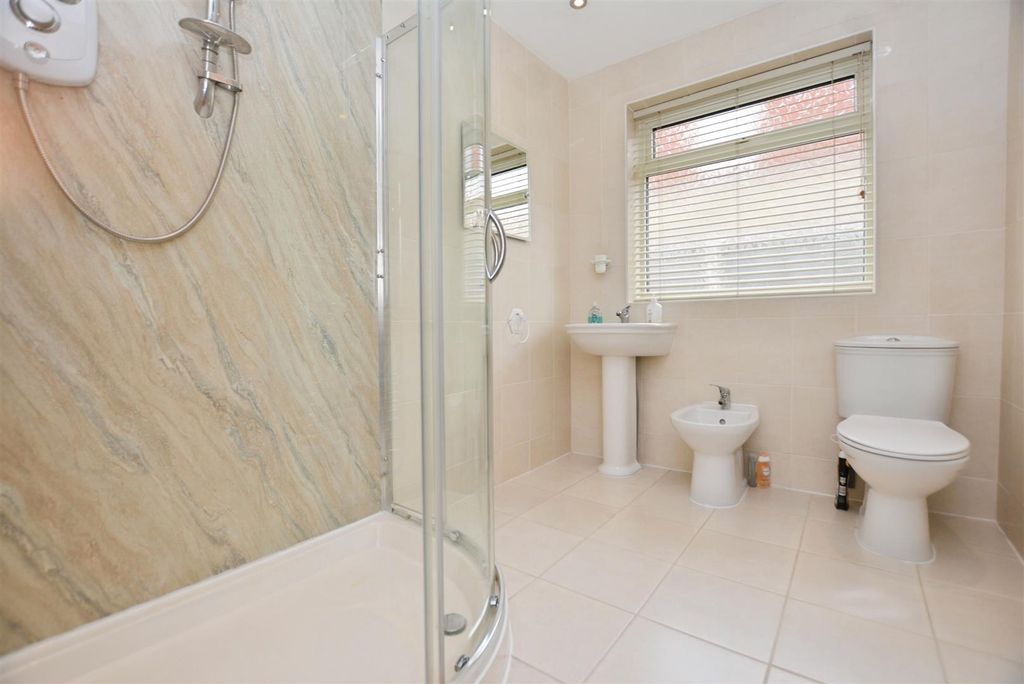 Additional image 12 of 3 bed detached bungalow to rentNorfolk Avenue, Burton-Upon-Stather, Scunthorpe DN15