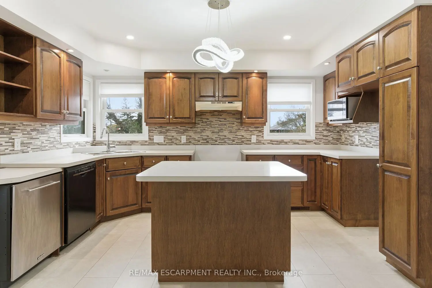 Additional image 11 of 797 Highway 6