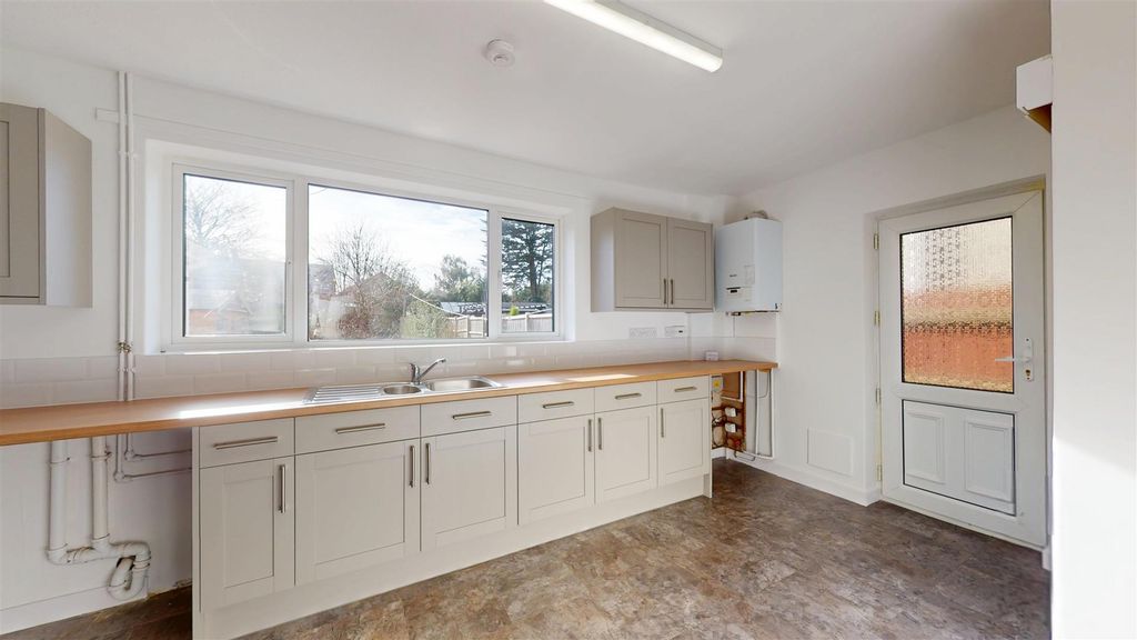 Additional image 5 of 4 bed detached house to rentGunthorpe Road, Peterborough PE4