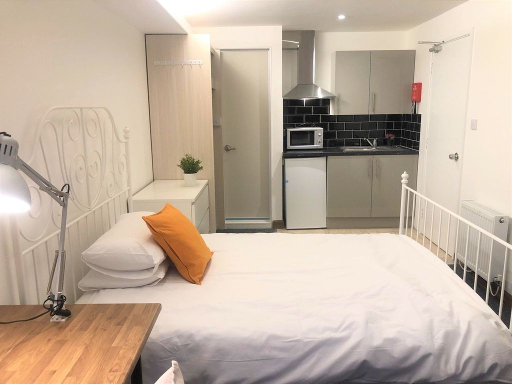 8 bed shared accommodation to rentCharter Avenue, Coventry CV4 photo 3