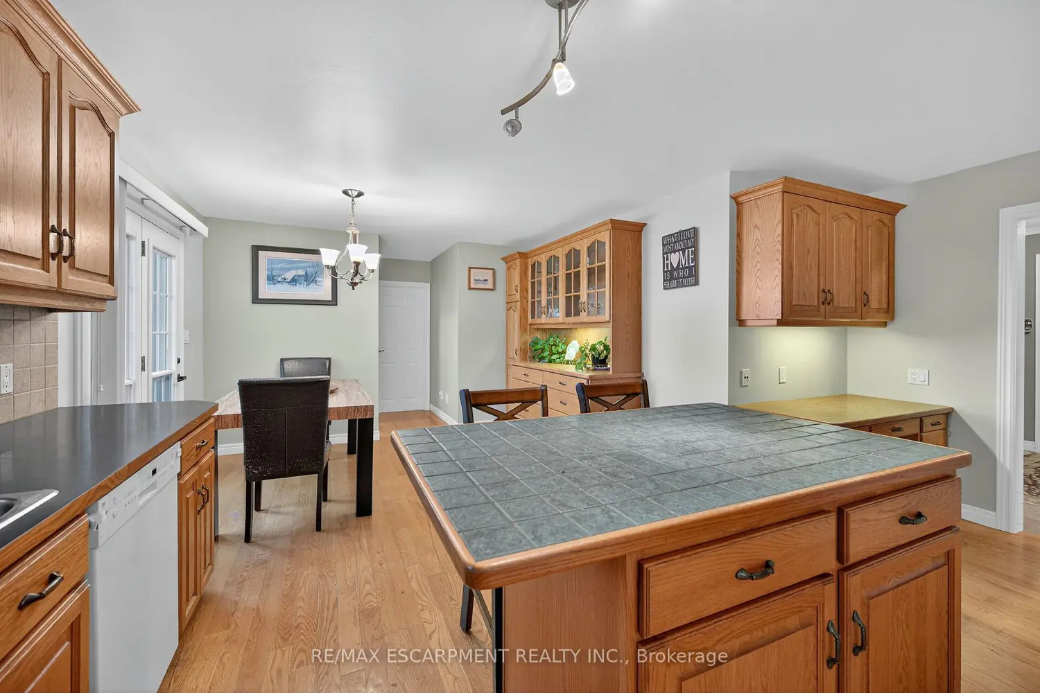 Additional image 8 of 2905 South Grimsby Road 6