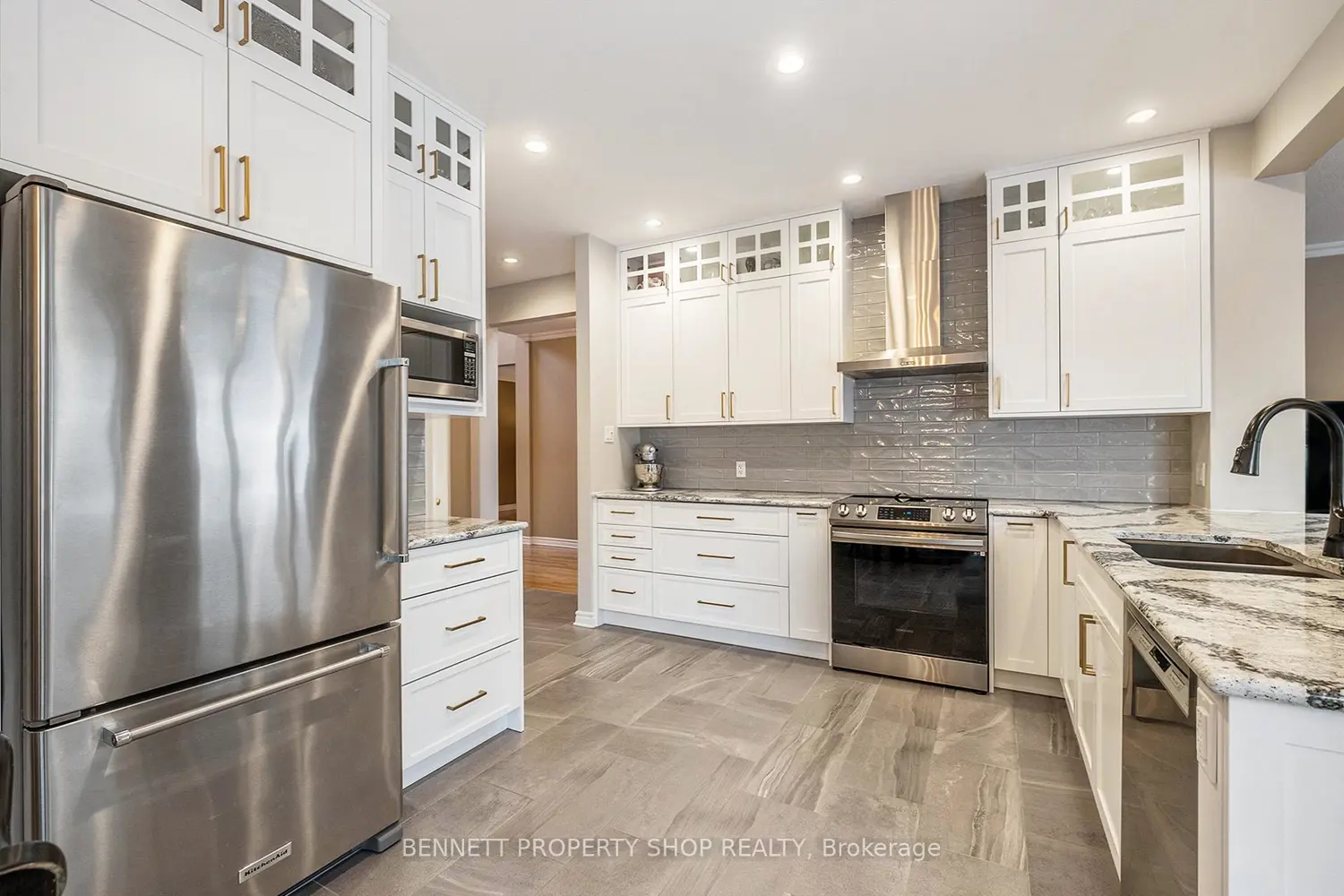 578 Devonwood Circle photo 4