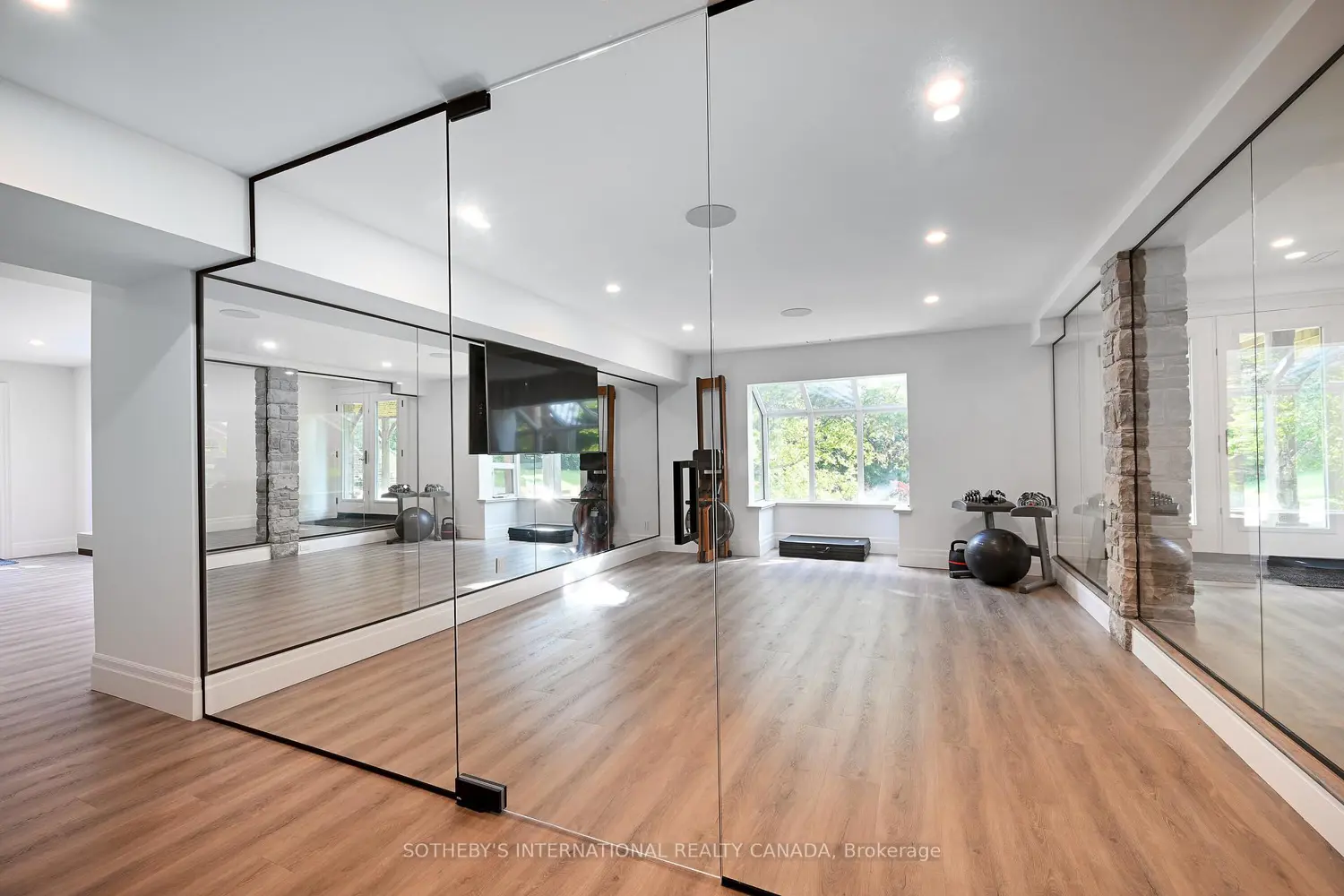 Additional image 11 of 2376 #8 Sideroad