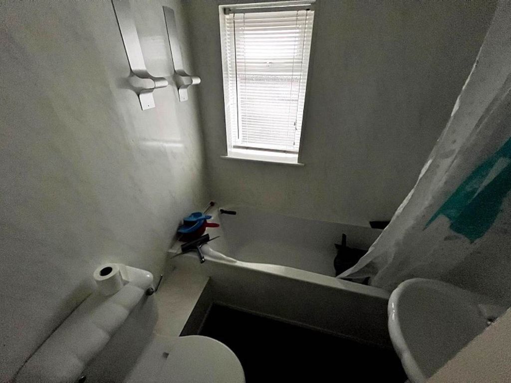 Additional image 7 of 2 bed flat to rentLondon Road, Neath SA11