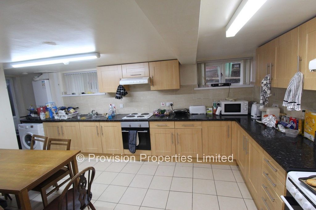 Additional image 10 of 8 bed semi-detached house to rentSt. Michaels Villas, Headingley, Leeds LS6