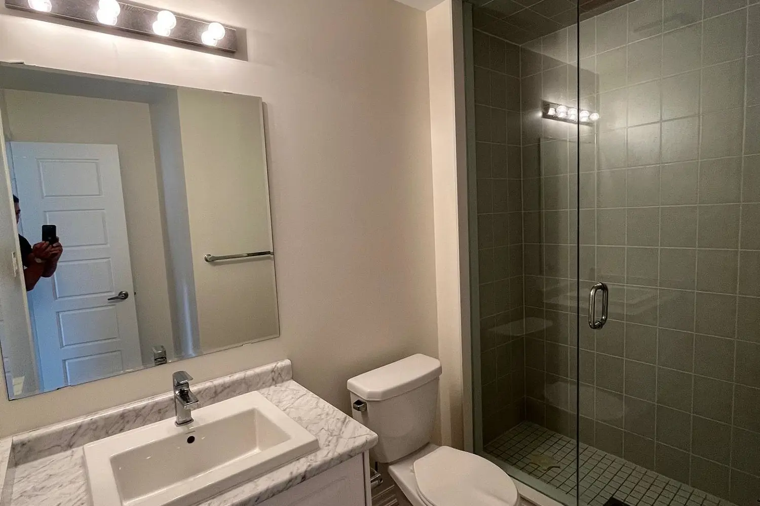 Additional image 18 of 53 Vantage Loop