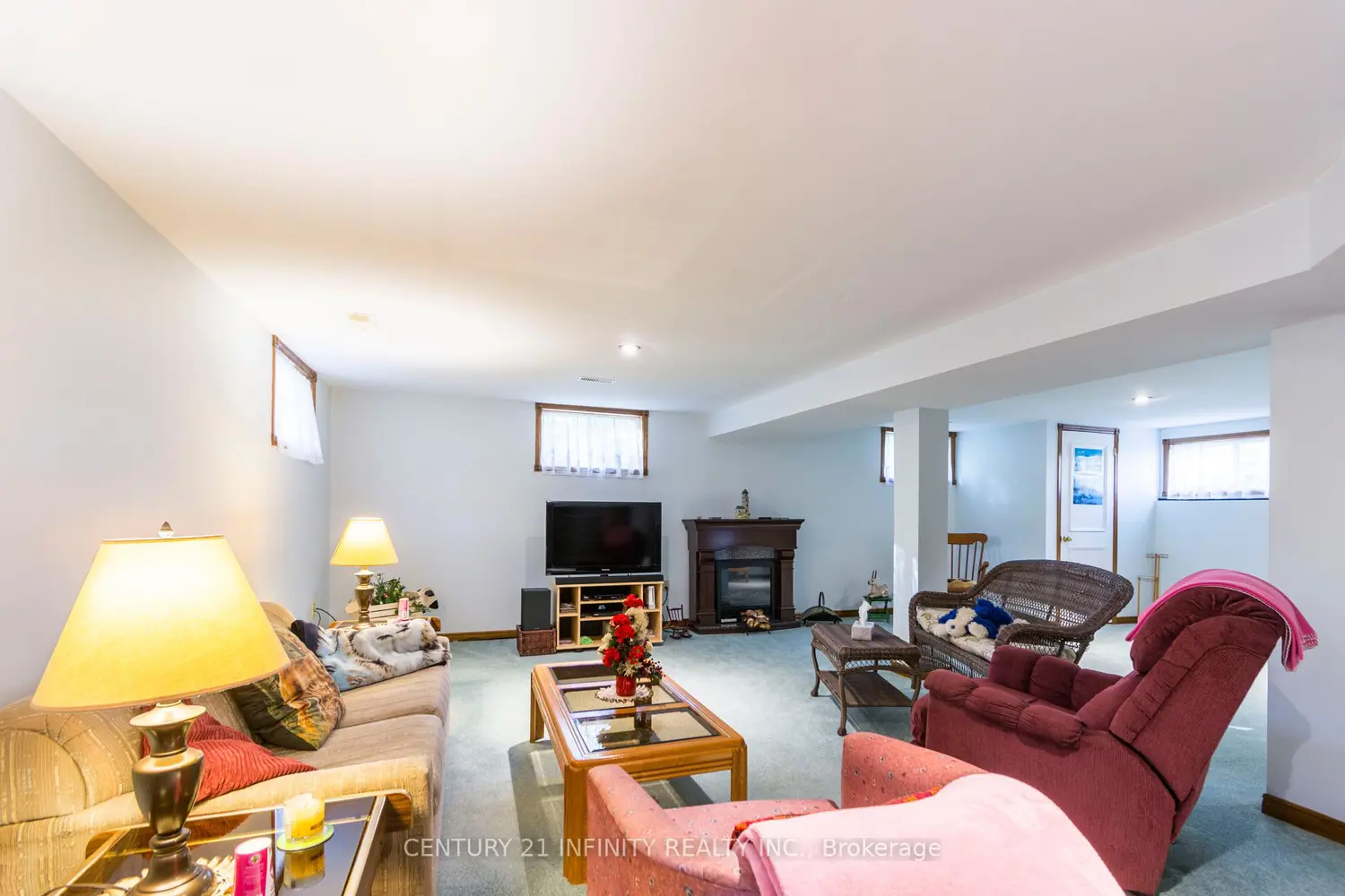 Additional image 14 of 37 Riverside Drive