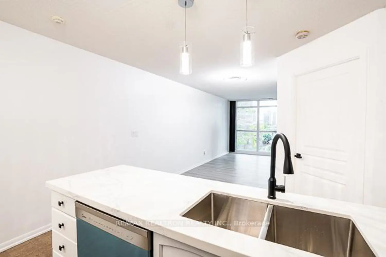 Additional image 6 of 18 Yonge Street 808