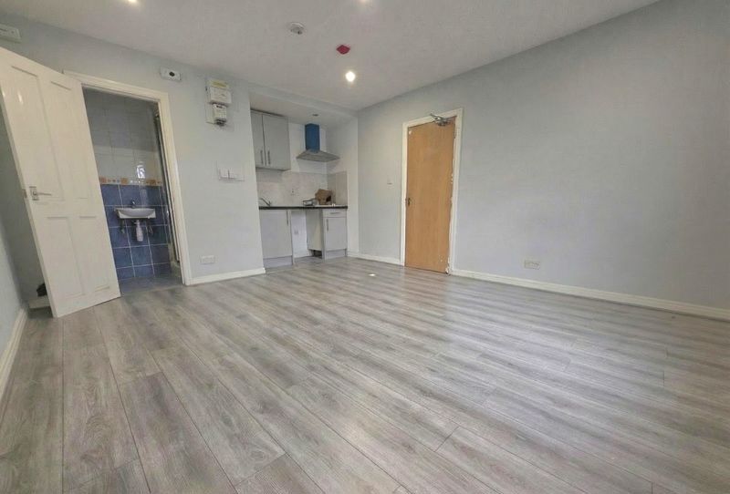 Additional image 2 of 18 bed terraced house to rentUpper High Street, Wednesbury WS10