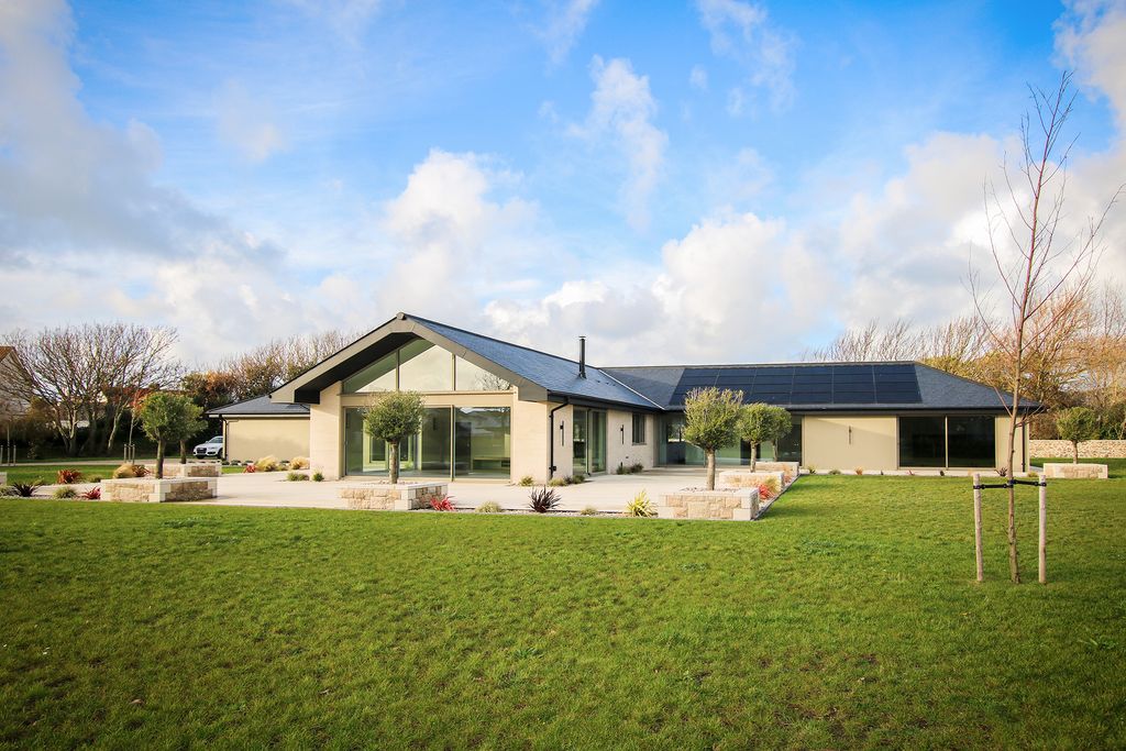 4 bed property to rentRoute De La Mare, Castel, Guernsey GY5