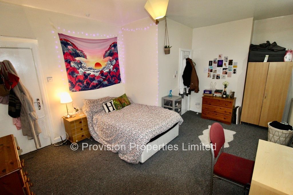 Additional image 5 of 8 bed semi-detached house to rentSt. Michaels Villas, Headingley, Leeds LS6