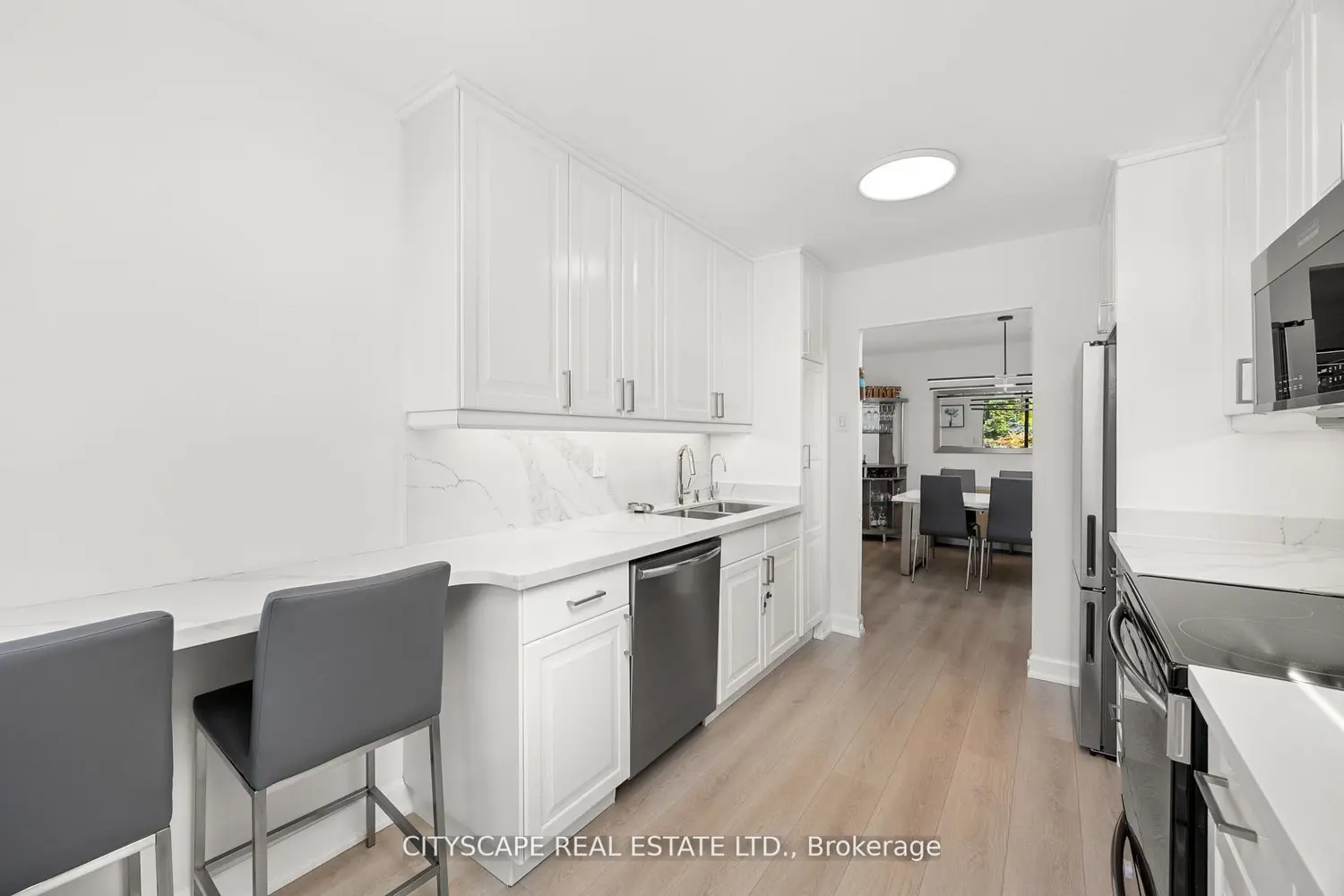 Additional image 10 of 7460 Bathurst Street 209