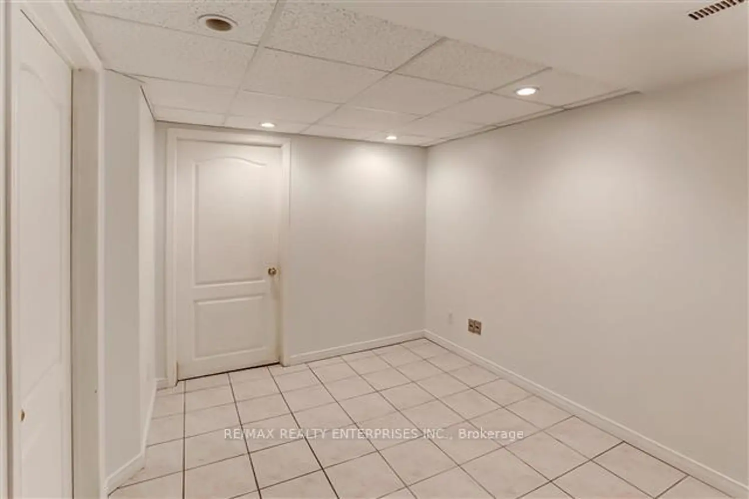 Additional image 14 of 1084 Queen Street 24B