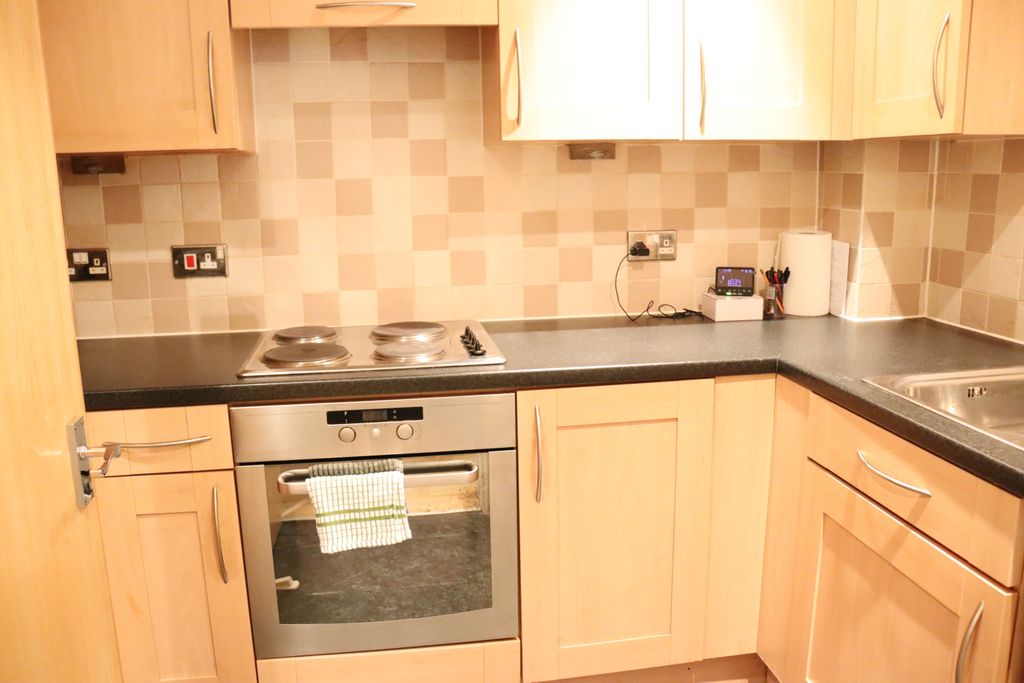 Additional image 4 of 1 bed flat to rentProspect Place, Hipley Street, Woking GU21