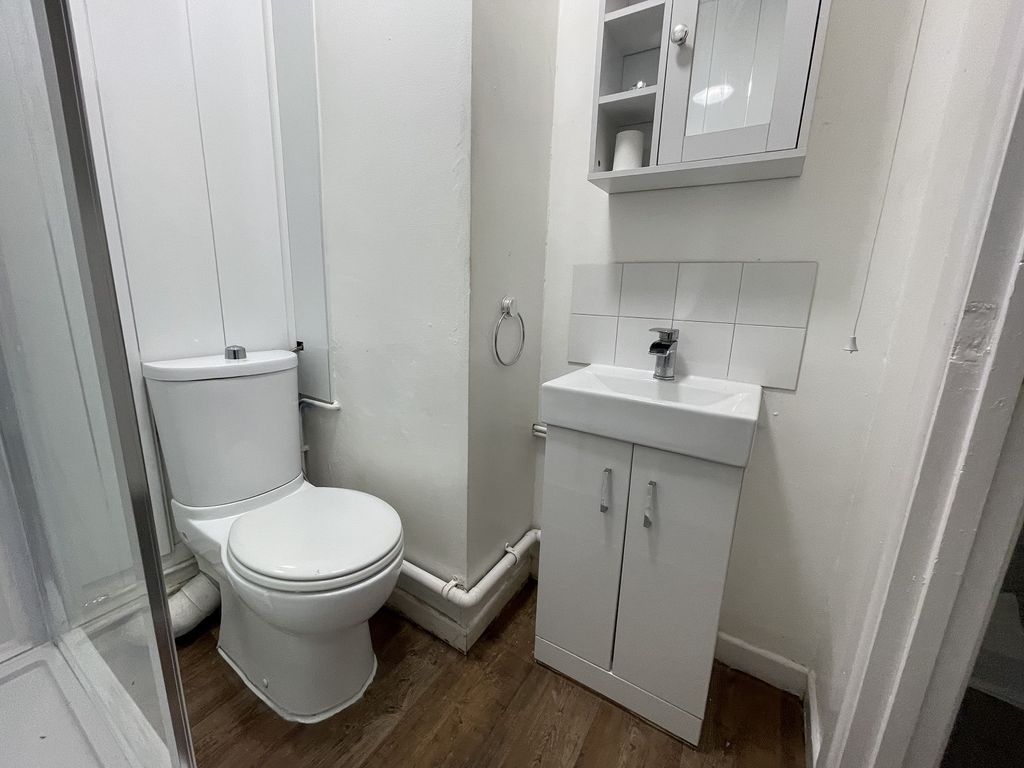 Additional image 3 of 2 bed flat to rentNeath Road, Briton Ferry, Neath, Neath Port Talbot. SA11