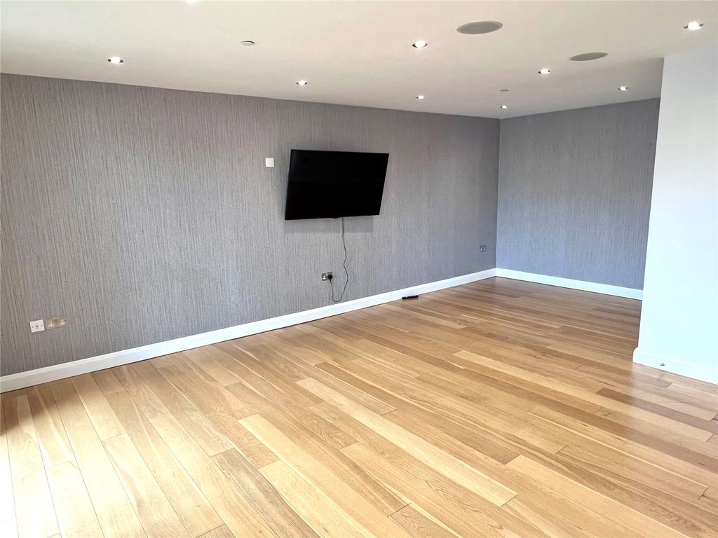 Additional image 8 of 2 bed flat to rentThorngate House, St Swithins Square, Lincoln LN2