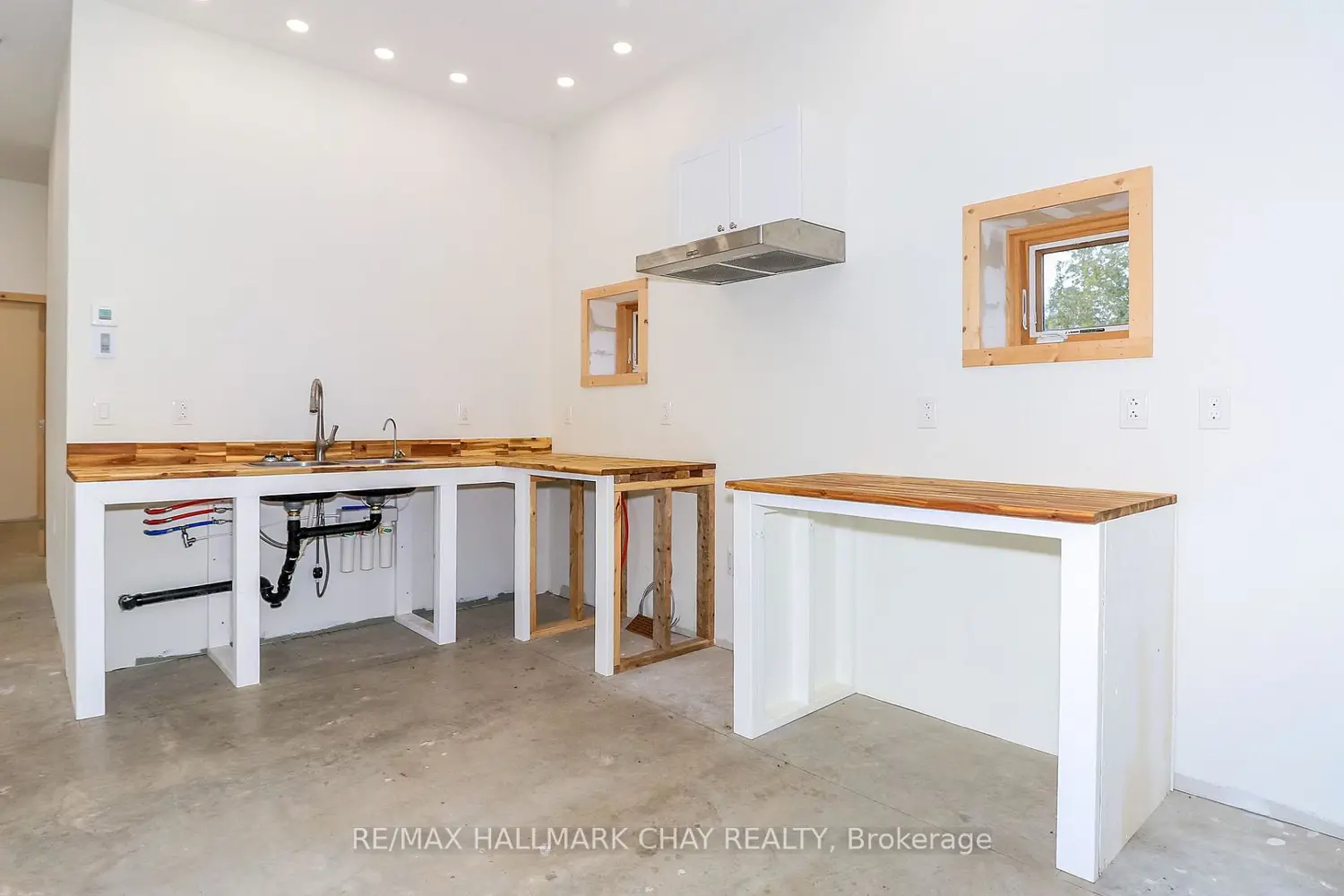 Additional image 7 of 2576 Champlain Road