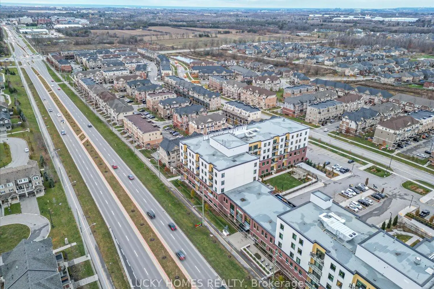 Additional image 16 of 2550 Simcoe Street 317