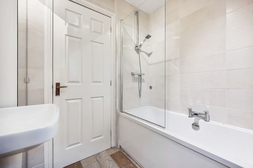 Additional image 14 of 3 bed semi-detached house to rentBrent Road, Glasgow, Glasgow G46