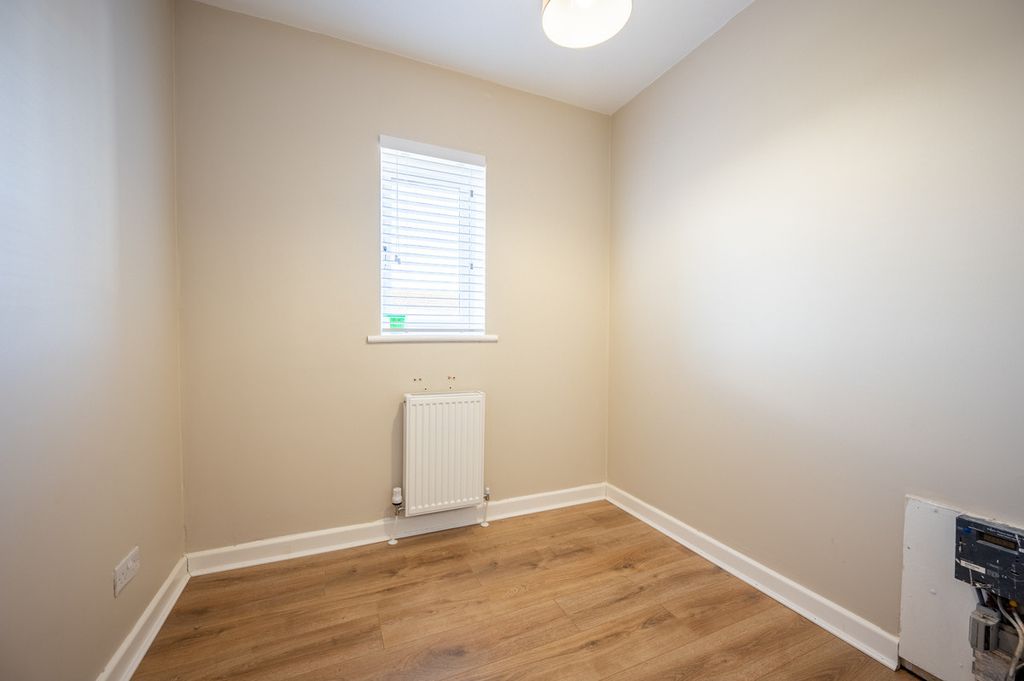 2 bed flat to rent117 Glen Shee Avenue, Neilston G78