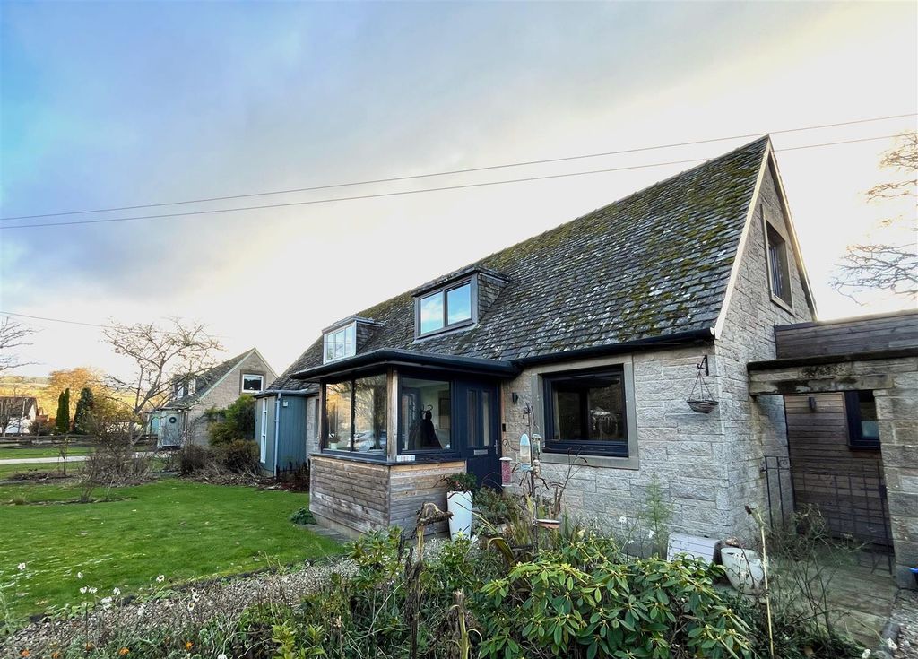 3 bed semi-detached house to rentTummel Crescent, Pitlochry PH16
