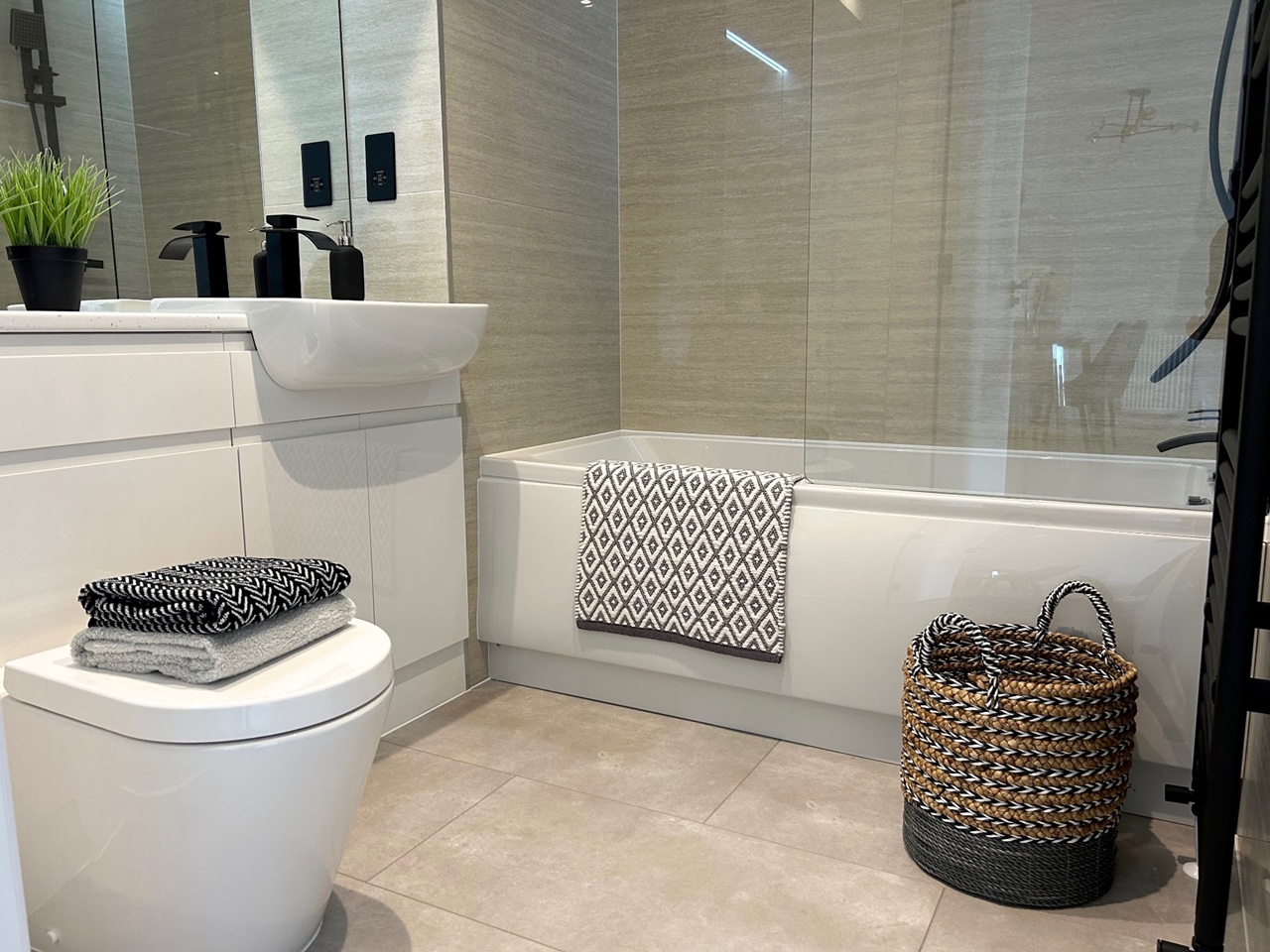 Additional image 5 of 2 Bed Flat, Saughton Road North, EH12, N1 7GU