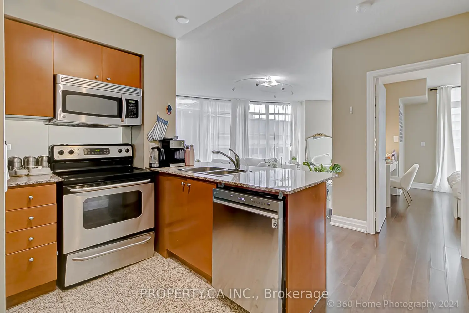 Additional image 6 of 8 Scollard Street 702