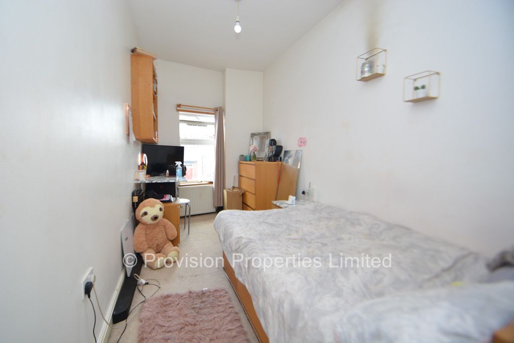 Additional image 4 of 10 bed terraced house to rentHeadingley Avenue, Leeds LS6