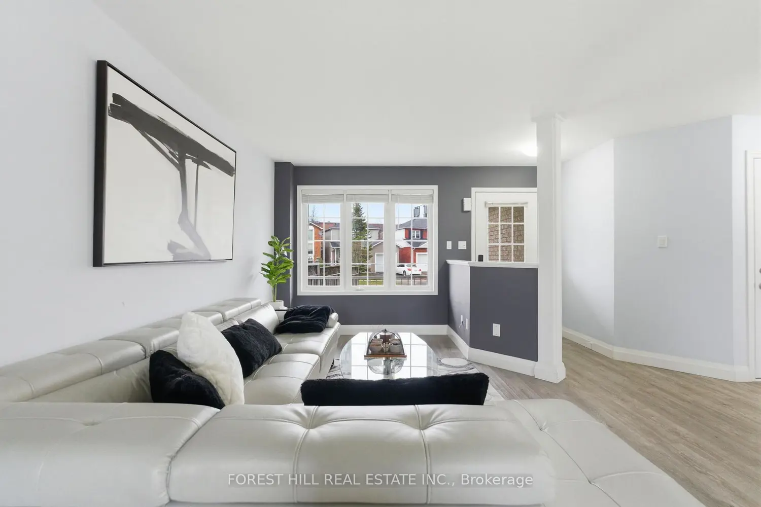 1842 Dalhousie Crescent photo 4