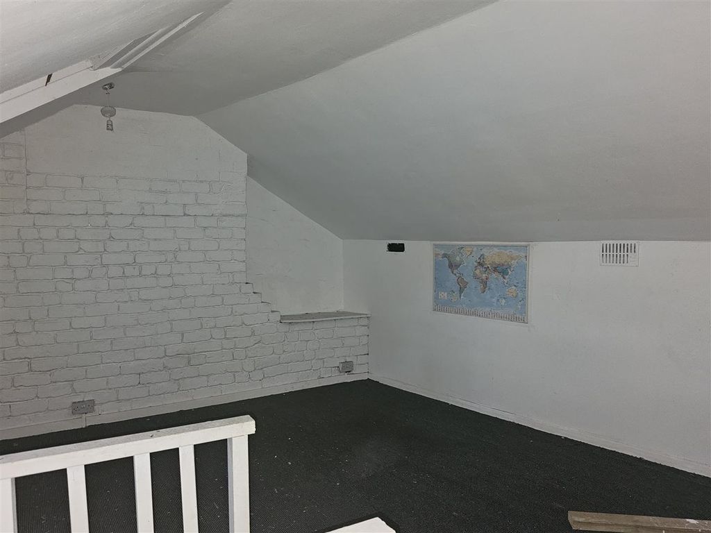 Additional image 2 of 4 bed retail premises to rentFreeman Street, Grimsby DN32