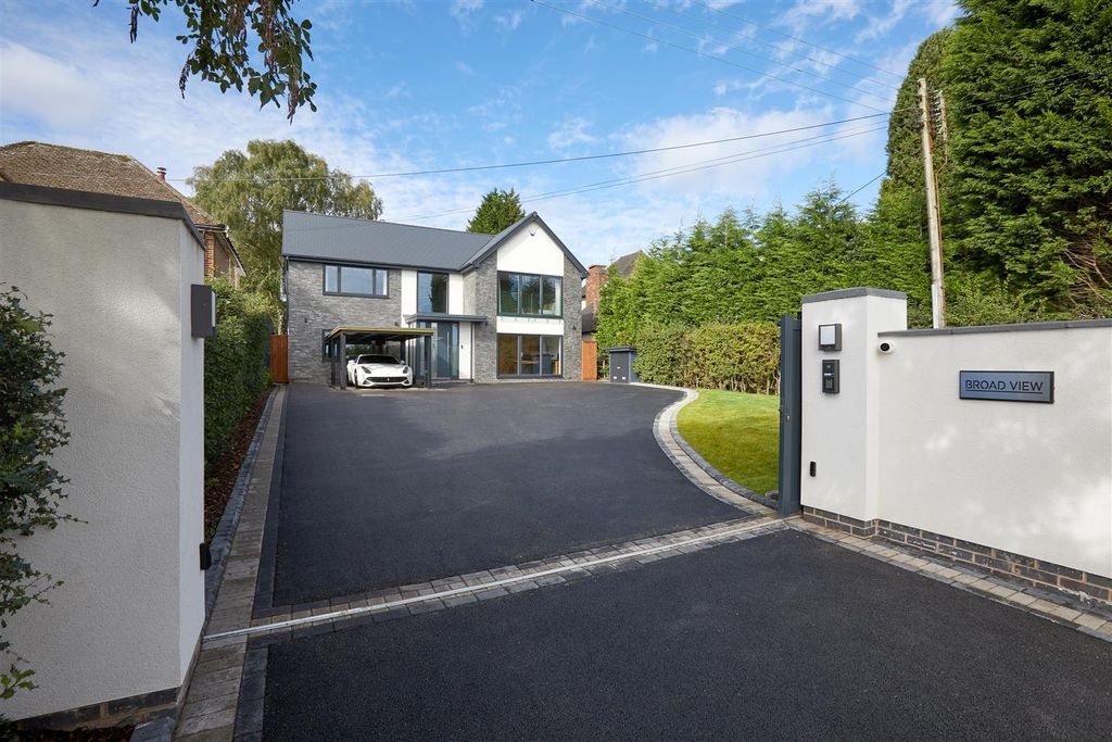 Additional image 2 of 5 bed detached house to rentWeeford Road, Sutton Coldfield B75