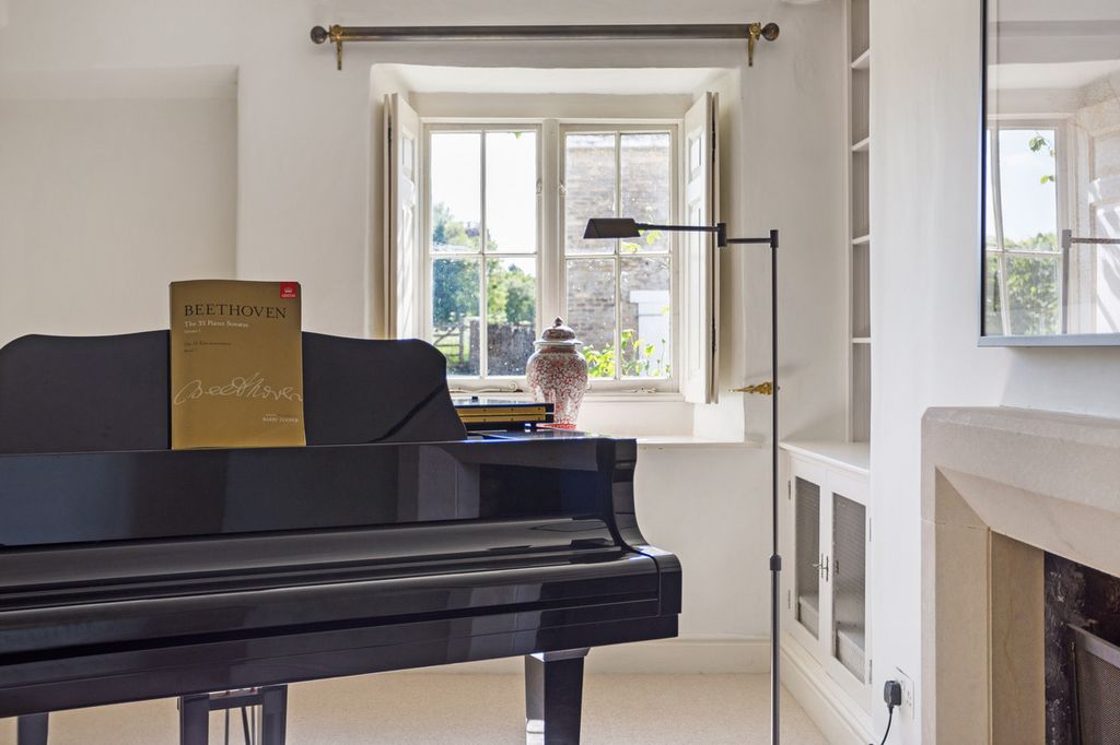 Additional image 17 of 6 bed detached house to rentCirencester, Gloucestershire GL7