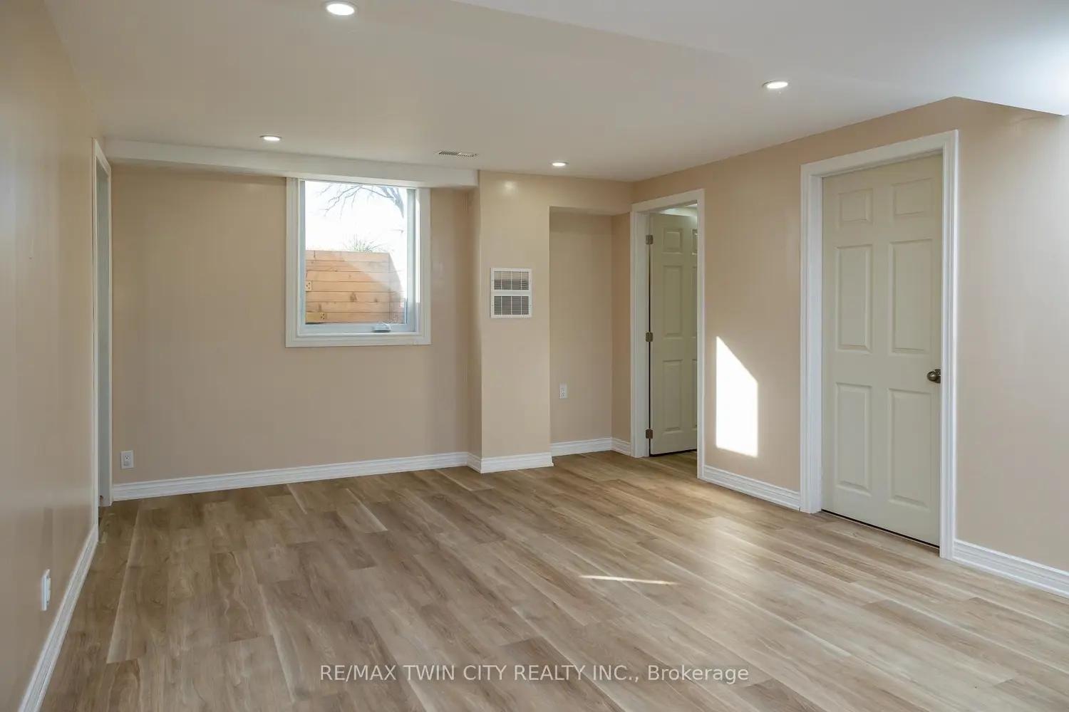 Additional image 16 of 4595 Kelvin Road