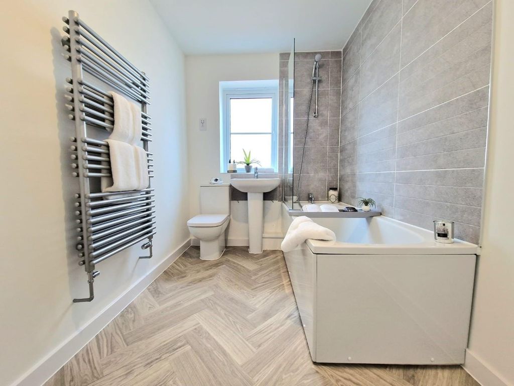 Additional image 7 of 3 bed detached house to rentPines Close, Kingsthorpe, Northampton NN2