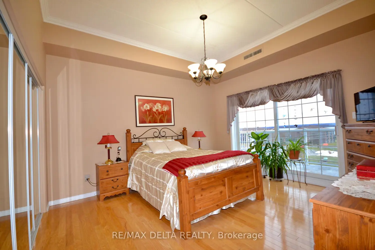 Additional image 8 of 2921 Laurier Street 407