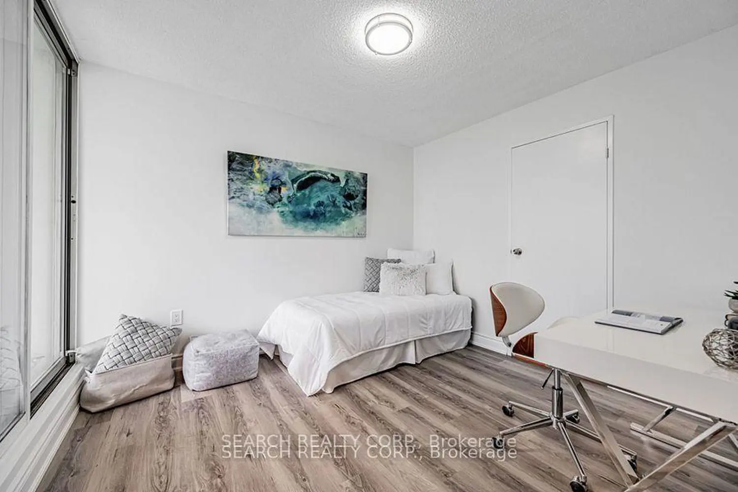 Additional image 7 of 3590 Kaneff Crescent 1108