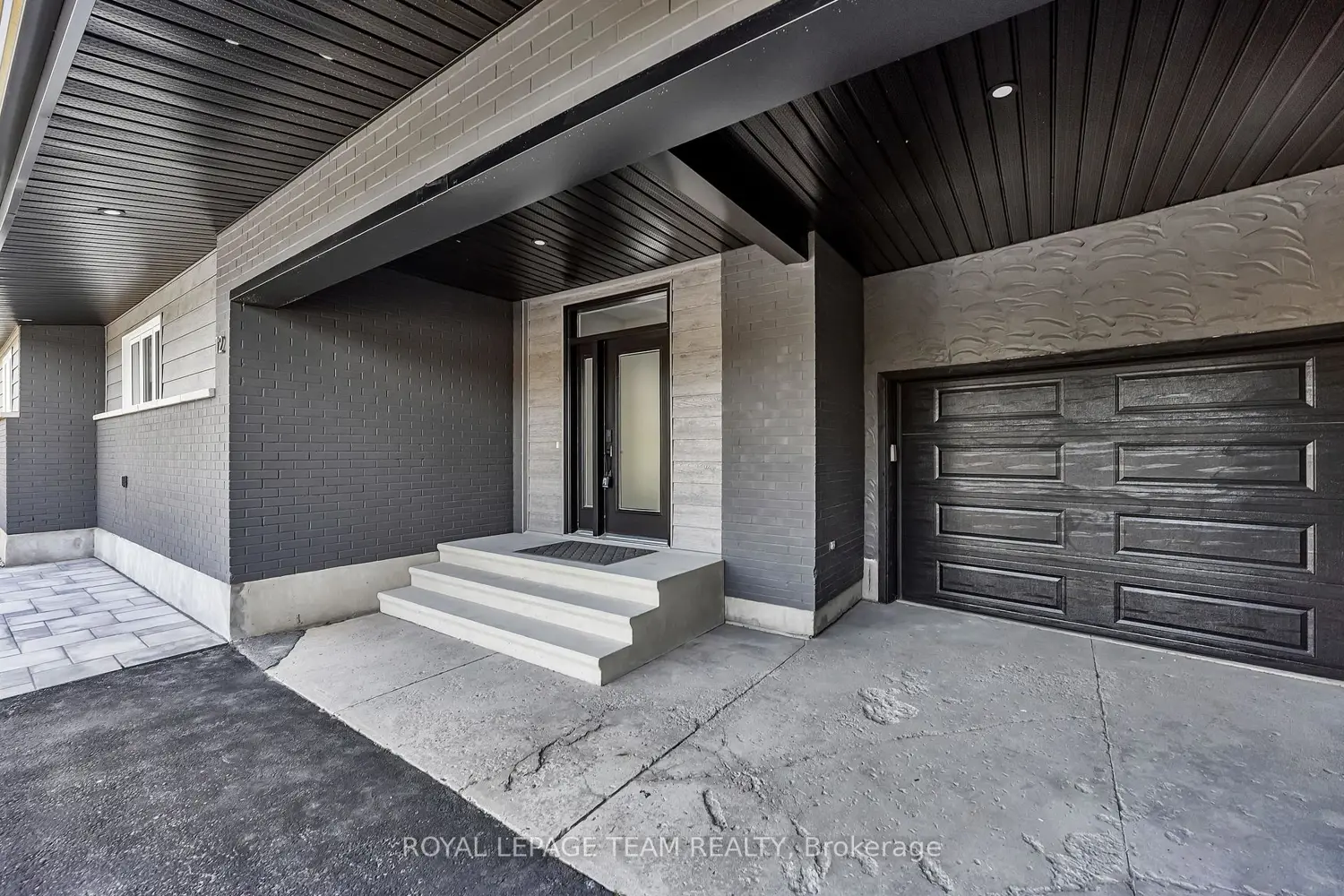 12 Largo Crescent photo 3